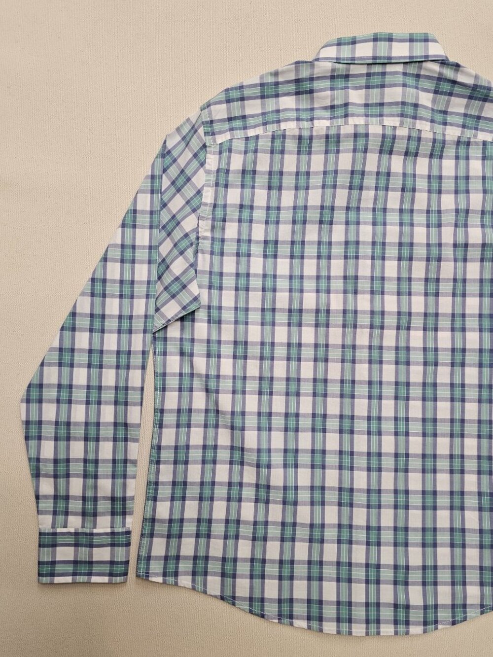 UNTUCKit Button Down L - Picture 8 of 9